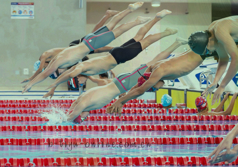 左右对照的场地示意与数据刻度，冷色与暖色分列两侧